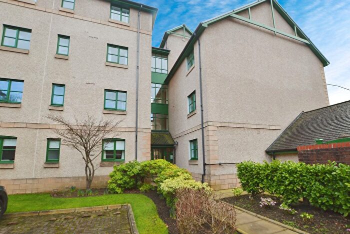 3 Bedroom Flat To Rent In Silvermills, Stockbridge, Edinburgh, EH3