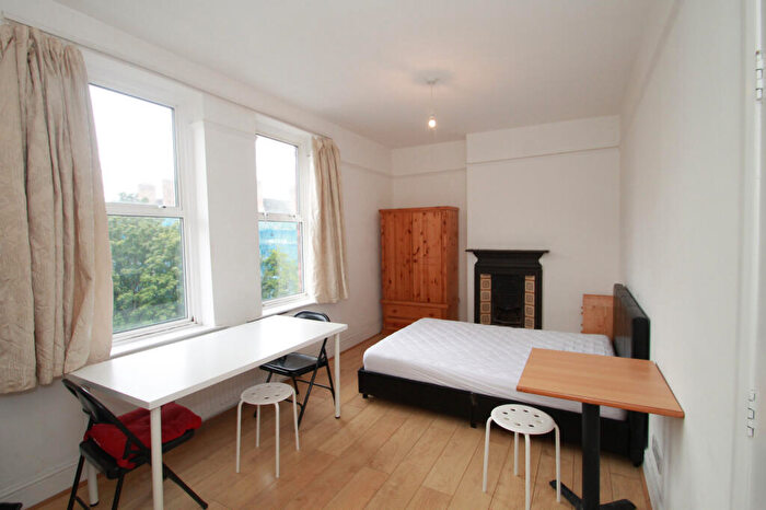Studio For Sale In Holloway Road, Holloway, N7