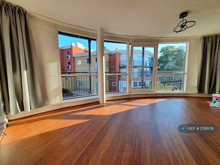 1 Bedroom Flat To Rent In Monarch Way, Ilford, IG2