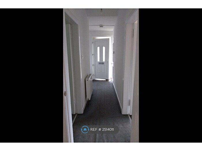 3 Bedroom Flat To Rent In Talla Road, Glasgow, G52