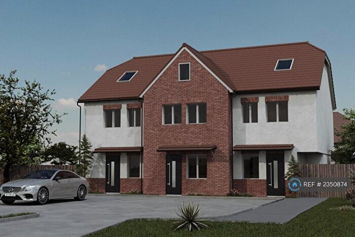 3 Bedroom Semi-Detached House To Rent In Old Farleigh Road, Croydon, CR2