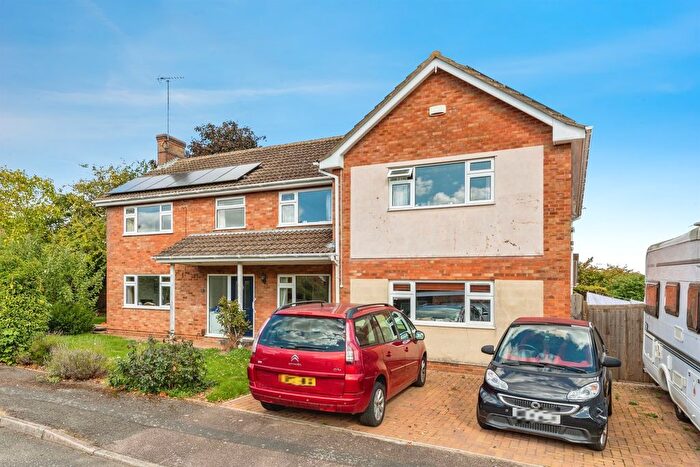 4 Bedroom Detached House For Sale In Avenue Close, Finedon, Wellingborough, NN9