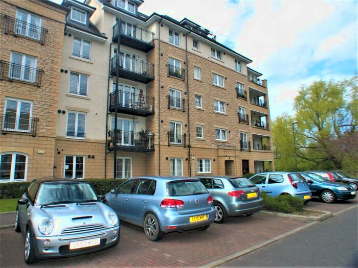 3 Bedroom Flat To Rent In Powderhall Rigg, Edinburgh, EH7