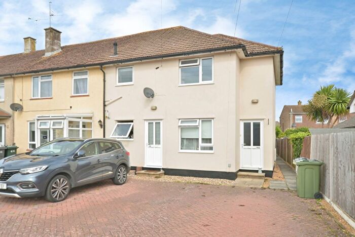 2 Bedroom Maisonette For Sale In Essetford Road, Ashford, Kent, TN23
