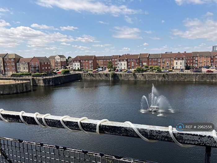 2 Bedroom Flat To Rent In Lock Keepers Court, Hull, HU9