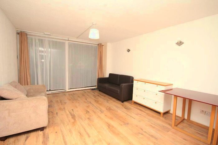 3 Bedroom Maisonette To Rent In Holland Walk, Archway, London, N19