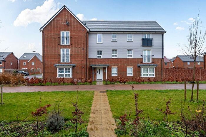 2 Bedroom Flat For Sale In Mulberry Walk, Bedhampton, PO9