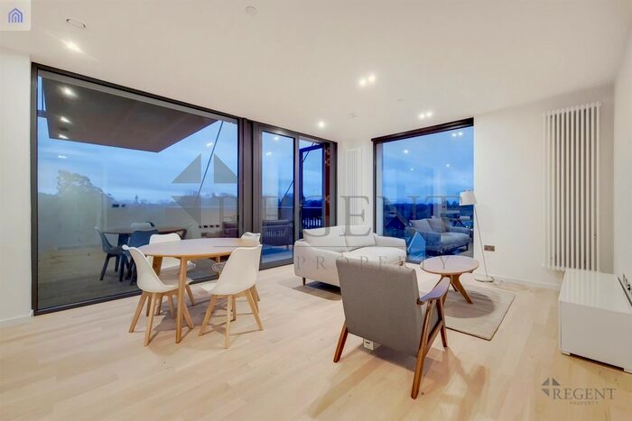 2 Bedroom Flat To Rent In Hollandbury House, Brent Way, TW8