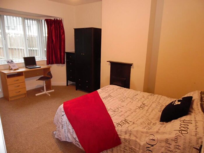 4 Bedroom Terraced House To Rent In Towcster Road, Far Cotton, Northampton, NN4