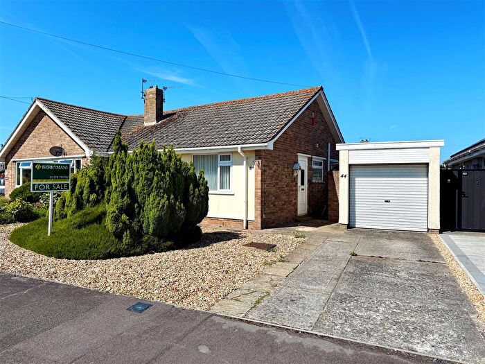 2 Bedroom Semi-Detached Bungalow For Sale In Saxondale Avenue, Burnham On Sea, TA8