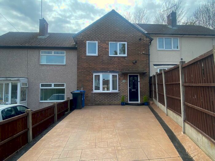 3 Bedroom House To Rent In Barnes Road, Chesterfield, S41
