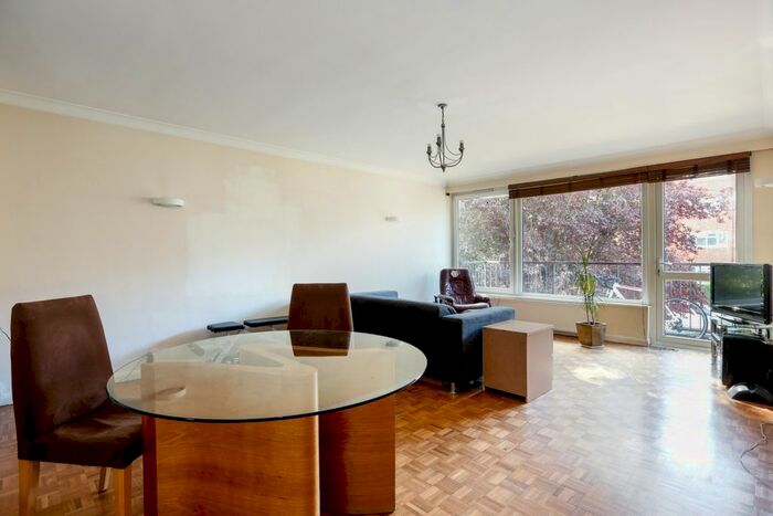 3 Bedroom Flat To Rent In Manor Gate, SW15