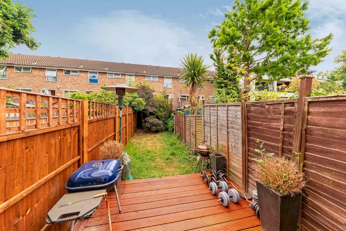 2 Bedroom Maisonette To Rent In Astonville Road, Southfields, SW18