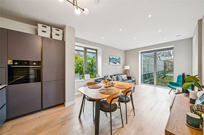 2 Bedroom Flat For Sale In Balham High Road, SW17
