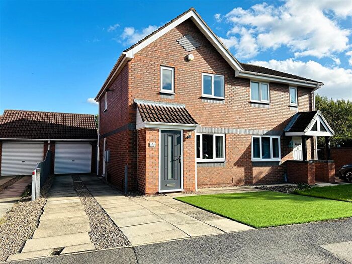 3 Bedroom Semi Detached House For Sale In Woodlands Drive, Barlby, Selby, YO8