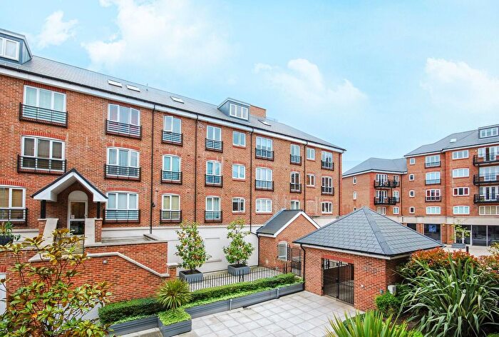 2 Bedroom Flat To Rent In Brentford Lock, Brentford, TW8