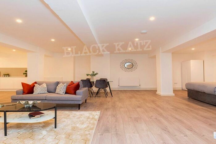 Studio To Rent In Tyssen Street, London, E8