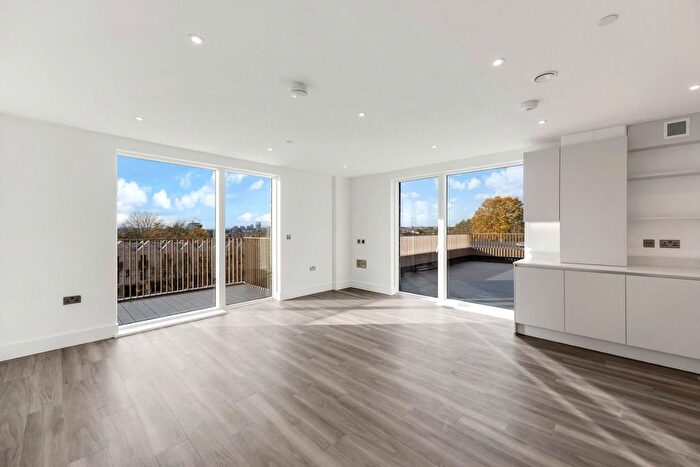 2 Bedroom Flat For Sale In Granville Road, Childs Hill, London, NW2