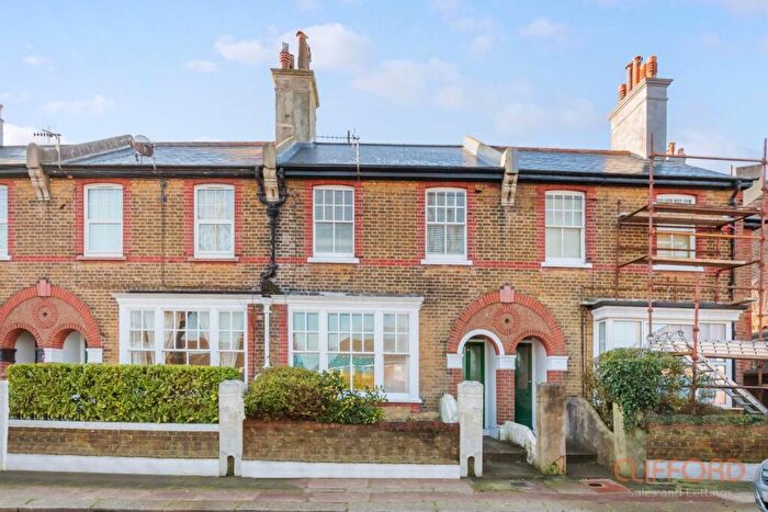 1 Bedroom Flat To Rent In Inwood Crescent, Brighton, East Sussex, BN1