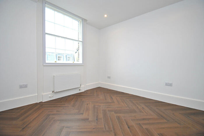 2 Bedroom Apartment To Rent In Church Street, Biggleswade, SG18
