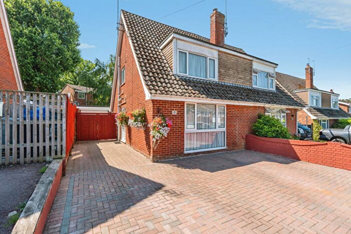 3 Bedroom Semi Detached House For Sale In Ringwood Drive, North Baddesley, Southampton, SO52