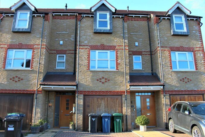 4 Bedroom Terraced House To Rent In , NW7