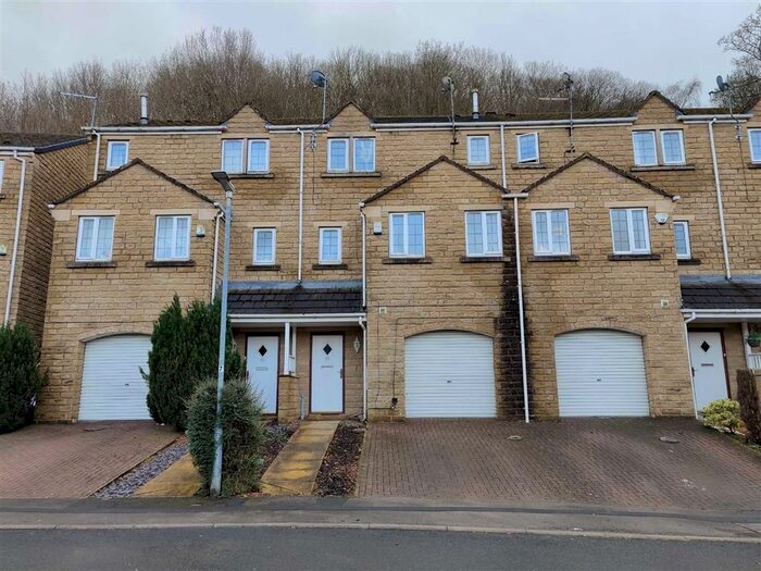 3 Bedroom Town House To Rent In Princeton Close, Wheatley, Halifax HX2