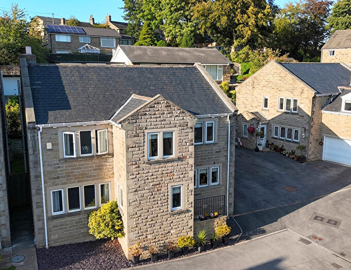 4 Bedroom Detached House For Sale In Wellcroft Gardens, Hipperholme, HX3