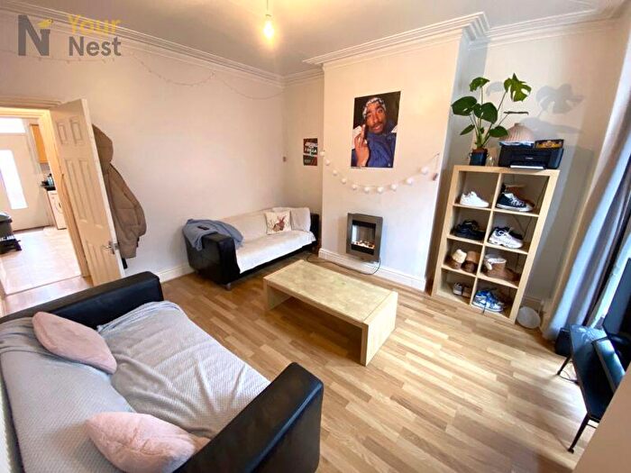 4 Bedroom Terraced House To Rent In Ashville Grove, Hyde Park, Leeds, LS6