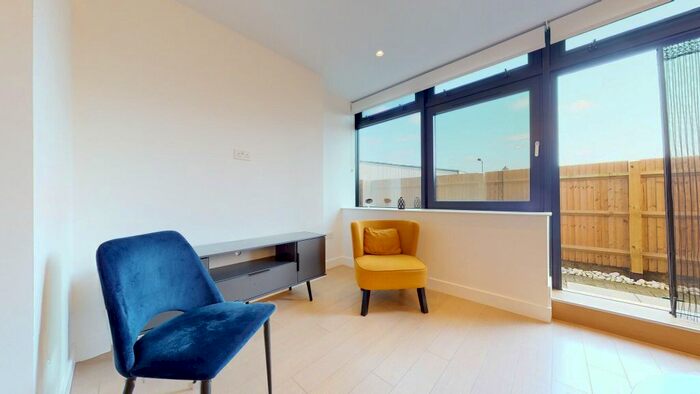 1 Bedroom Flat To Rent In New Horizons Court, Brentford, TW8