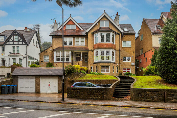 2 Bedroom Flat To Rent In Foxley Lane, Purley, Surrey, CR8