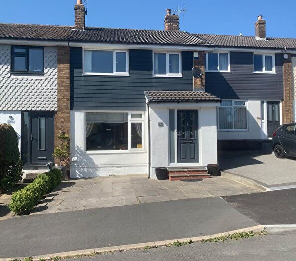 3 Bedroom Town House For Sale In Cleveland Drive, Milnrow, Rochdale, OL16