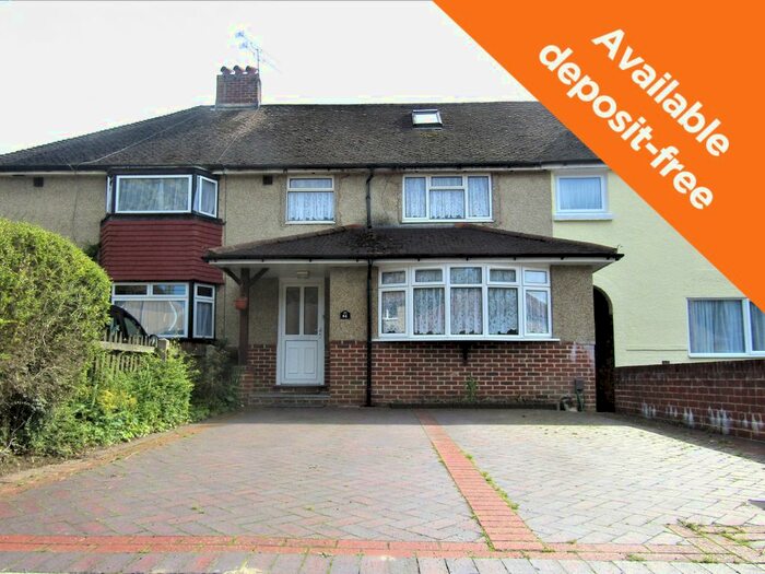 4 Bedroom Terraced House To Rent In Padnell Avenue, Cowplain, Waterlooville PO8