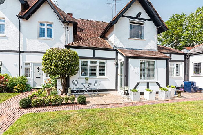 2 Bedroom Flat To Rent In The Clockhouse, Heathlands Road, Wokingham, RG40