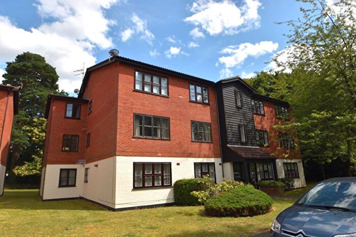 2 Bedroom Flat To Rent In St Georges Lodge, Queens Road, Weybridge, KT13