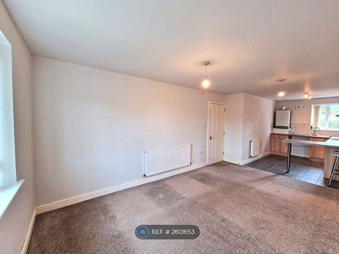 2 Bedroom Flat To Rent In Watling Street, Two Gates, Tamworth, B77