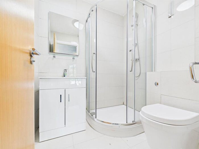 2 Bedroom Apartment To Rent In Twig Folly Close, Bethnal Green, E2
