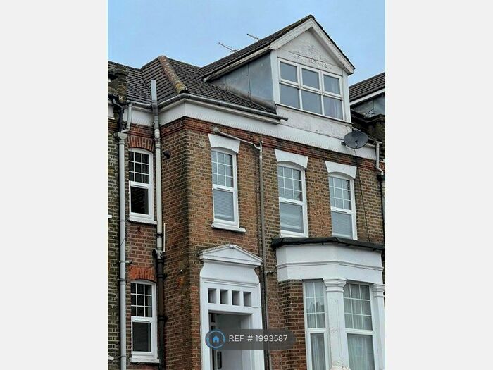 2 Bedroom Flat To Rent In Park Avenue, London, N22