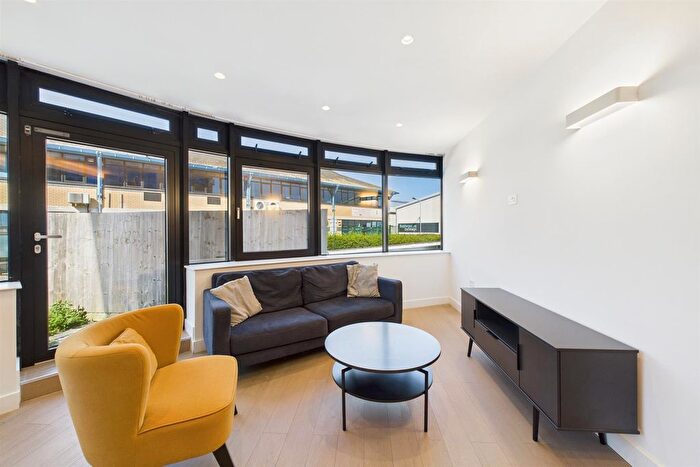 1 Bedroom Flat To Rent In New Horizons, London, TW8