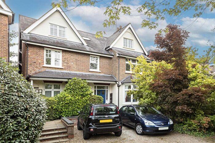 2 Bedroom Apartment For Sale In Milton Road, Harpenden, AL5