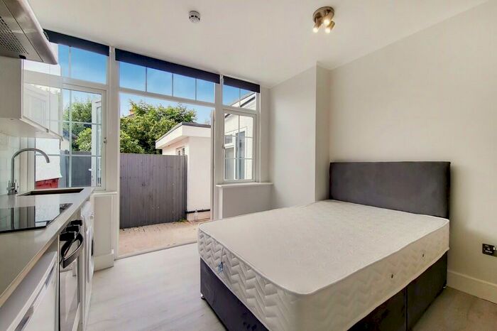 Studio To Rent In The Drive, London, NW11