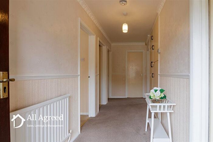 3 Bedroom Bungalow For Sale In Peak Avenue, Riddings, DE55