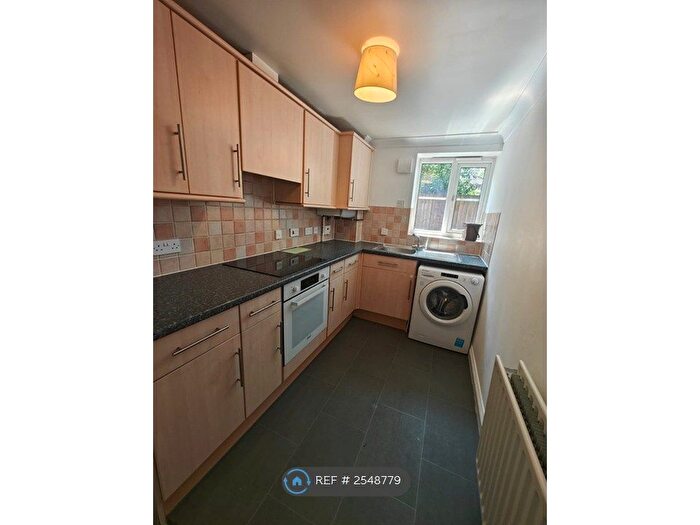 2 Bedroom Flat To Rent In Sterling Court, Bursledon, Southampton, SO31