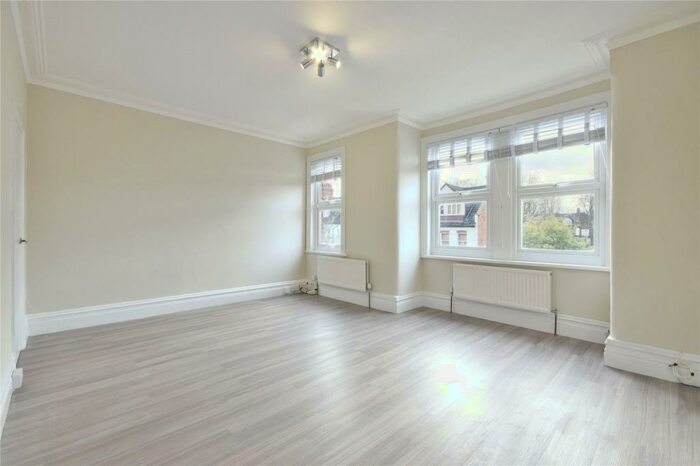 2 Bedroom Flat To Rent In Elm Park Road, Finchley Central, N3