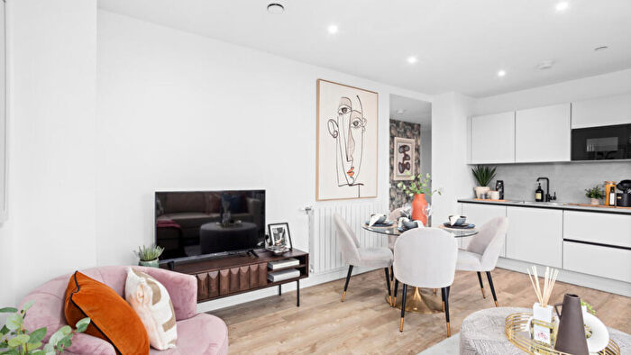 2 Bedroom Flat For Sale In Pegler Square Kidbrooke Village Greenwich, London, SE3