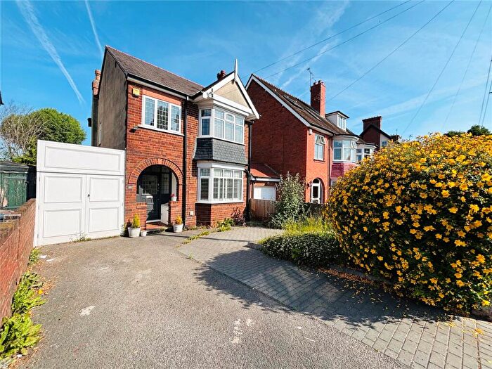 3 Bedroom Detached House For Sale In Willow Avenue, Birmingham, West Midlands, B17