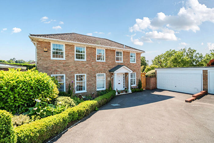 4 Bedroom Detached House For Sale In Parkhurst Fields, Churt, Farnham, GU10