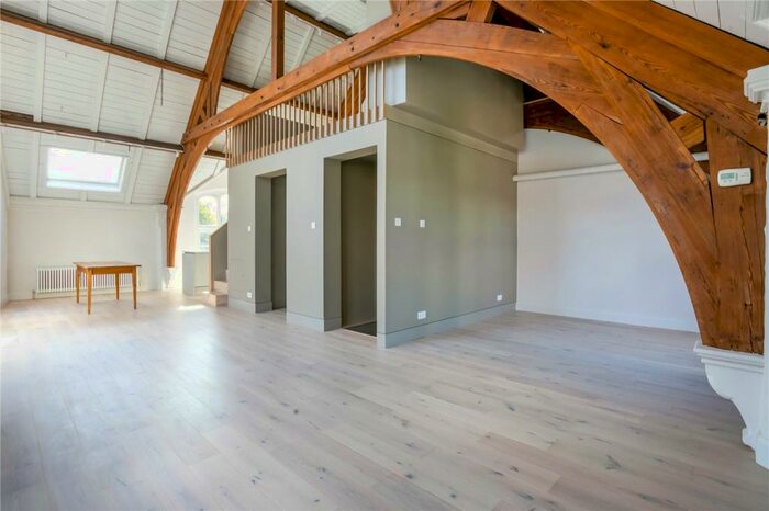 2 Bedroom Apartment To Rent In Richmond Avenue, London, N1