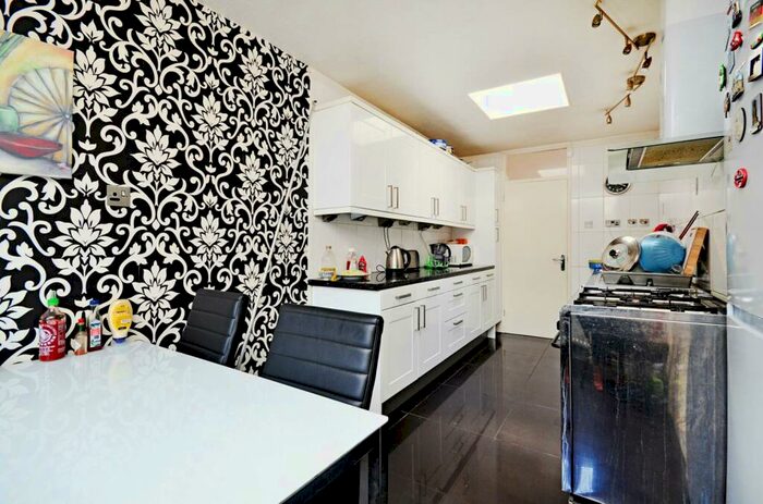 4 Bedroom Bungalow To Rent In Mallard Close, Hackney Wick, London, E9