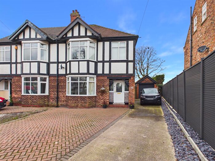 3 Bedroom Semi Detached House For Sale In Beverley Road, Anlaby, HU10